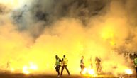 Razgorela se vatra, kulja dim u Humskoj: Delije i Grobari piro-arsenalom razbuktale strasti u derbiju
