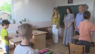 Zasad nas niko ne dira, tu smo da našu decu učimo ćirilici: Ovako je počela škola za 8 srpskih đaka na Kosovu