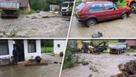 Potop u ivanjičkom selu, bujica nosi sve pred sobom: Jaka kiša pada satima, poplavljeni putevi i kuće