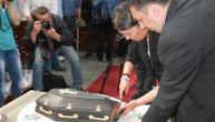 Na slavlju džinovska torta kao mrtvački sanduk: "Grobarijada" u Nišu okuplja pogrebnike iz Srbije