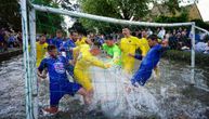 Ove fotografije su obeležile nedelju za nama: Poplave u Pakistanu, fudbal na vodi u Engleskoj