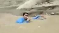Novinar godine: Izveštava o poplavama u Pakistanu, voda mu došla do grla
