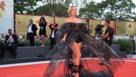 Florens Pju u "osvetničkoj haljini": Privatna drama odrazila se na njen izgled na premijeri