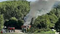 Požar u Grockoj: Zapalio se restoran, kulja crn dim