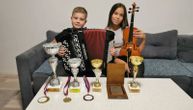Sestra i brat iz Vladičinog Hana prvaci violine i harmonike: Sviraju kola, a žele da postanu muzički pedagozi