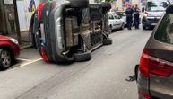 Nadrealna scena u centru Beograda: Automobil se prevrnuo na bok, udesu prethodilo "jurcanje"