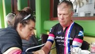 Zaljubili se u srpsko selo na prvi pogled: Lindzi i Džejms iz Škotske stigli na biciklama i osvežili život