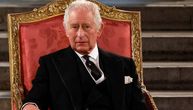 Kako je božićna poruka britanskih kraljeva postala tradicija: Traje 90 godina, sada će se obratiti kralj Čarls