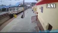 Dramatičan snimak se železničke stanice: Ženu zamalo udario voz, spas stigao u poslednji tren