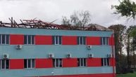 Škola u Kucuri dobila krov: Olujni vetar skinuo stari, nov izgradili za 8 dana