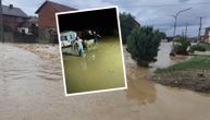 Evakuisano 9 porodica iz potpuno poplavljenog sela u Đakovici: Oko 80 ljudi u privremenom smeštaju