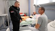 Ministri Vulin i Lončar obišli povređene policajce u Urgentnom centru