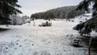 Zabeleo se prvi sneg na Goliji: Pokrivač debljine nekoliko centimetara iznenadio drvoseče