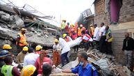Urušila se šestospratnica u Keniji, 3 osobe poginule, na desetine povređeno: Iz ruševina izvučeno i dete
