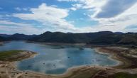 Epski momenat na Zlatarskom jezeru: Fantastičan video smaragdno-plave površine, koja se ne viđa često