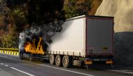 Snimak buktinje na obilaznici oko Beograda: Prikolica kamiona u plamenu
