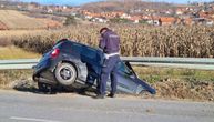 Muškarca ujela osa dok je bio za volanom kod Čačka: Doživeo šok, sleteo s puta i zakucao se u betonski stub