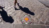 Francuz od ulica pravi umetnička dela: Mozaicima popunjava rupe u asfaltu, krasi gradove širom sveta