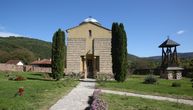 Podno južnog Kučaja u blizini Paraćina, skrio se manastir poznat po čudima