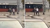 Na Trošarini izbila tuča, pojavio se snimak: Stariji muškarac udara mlađeg u glavu, ovaj ga šutira u nogu