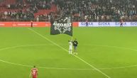 Haos u Albaniji posle derbija Tirane: Fudbaler gostiju doneo zastavu na centar i izludeo ceo stadion