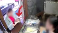 Prevarantkinja snimljena tokom "operacije": Uigranom metodom uzima novac od radnica brze hrane po Beogradu