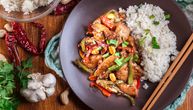 Ideje za ručak: Piletina sa kikirikijem i povrćem, najtraženije kinesko jelo iz vaše kuhinje