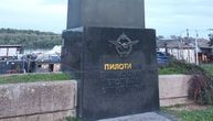 Sramota u Beogradu: Oskrnavljen spomenik pilotima koji su dali živote za odbranu od Hitlerovih bombardera