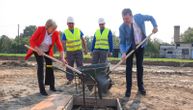 Mirović položio kamen temeljac za izgradnju fiskulturne sale u osnovnoj školi u Mačvanskoj Mitrovici