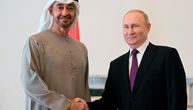 Svi govore o snimku na kojem predsednik UAE nosi Putinov kaput: Kremlj otkrio o čemu je reč