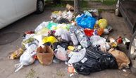 Stanare ulice u Novom Sadu zatekla mini deponija ispred zgrade: "Ljudi ostavljaju smeće bez ikakvog blama"