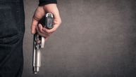 Uhapšen muškarac u Prokuplju: Šetao gradom sa pištoljem u ruci, pa ušao u pekaru gde su bili policajci