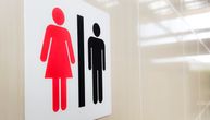 Oznake za muški i ženski toalet napravile pometnju: "To što vidite nije haljina, kao što svi misle"