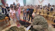 U ruskom vrtiću deci pokazuju kako da koriste kalašnjikov: Šokantni snimak izazvao oprečne komentare