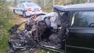 Borba za život vozača koji je doživeo nesreću kod Čelareva: Iz automobila ga izvlačili vatrogasci