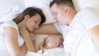 Zajedničko spavanje sa detetom - da ili ne: Stručnjak objašnjava zašto ono može da bude opasno