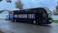 "Domobrani" iz Vukovara u prvom planu: Hrvatski fudbalski klub oblepio autobus motivima rata