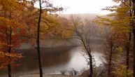 Jezero na Bukulji za koje malo ko zna: Crvena bara u jesen izgleda magično