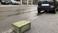 Bizaran način čuvanja parking mesta na Banovom brdu: Niko se ne usuđuje da dira ovu kutiju