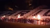 Delije usred noći upale rivalu na stadion, pa tamo podigle transparent uz bakljadu