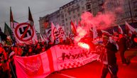 Hiljade ljudi na ulicama Varšave: Obeležavaju Dan nezavisnosti, istakli i antigej transparente