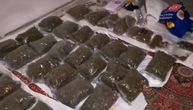 Kod muškaraca u Krnjači pronađeno više od 20 kilograma droge: Jedan uhapšen, za drugim raspisana potraga