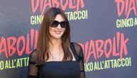 Monika Beluči opčinila u uskoj crnoj haljini sa posebnim detaljima: Glamur na italijanski način