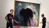 Klimatski aktivisti posuli boju po slici austrijskog umetnika Gustava Klimta