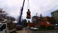 "Vuk" se vraća kući: Rekonstruisani spomenik Karadžiću stiže u Beograd, montira se u ponedeljak