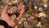 Porodica četiri godine ostavljala kovanice u ogromnoj boci: Šta mislite, koliko su skupili?