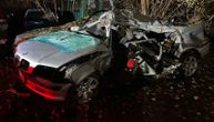 Tree "cuts" through BMW: Gruesome images of accident in Novi Sad, young man is dead, minor's life in danger