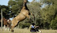 Nezgoda na Hipodromu: Tinejdžer pao sa konja i teško se povredio
