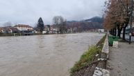 Reka podivljala, vodostaj raste iz sata u sat: Alarmantno u Prijepolju, bujica preti da poplavi i magistralu