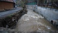 Poplava u Sjenici: Izlila se reka Grabovica, kiša ne prestaje da pada